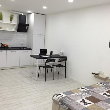 Cozy Underground Apartment At The Center Kherson Exterior photo