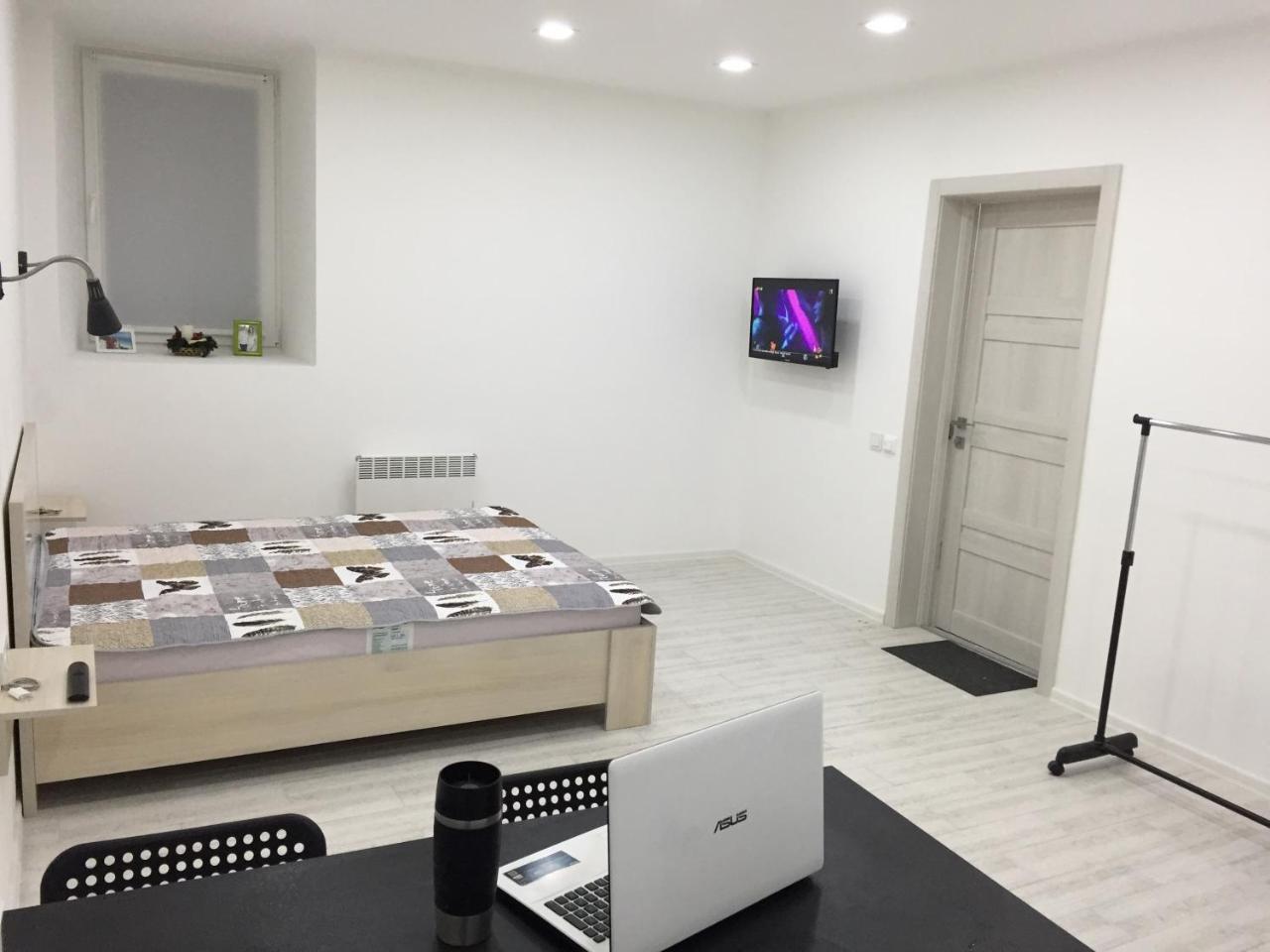 Cozy Underground Apartment At The Center Kherson Exterior photo